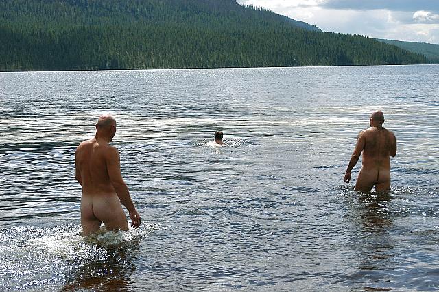 Мужская купальня на озере Ак-Аттыг-Холь.